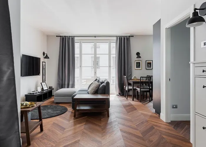 Wide And Bright Two Bedroom Apartment- Via Freguglia