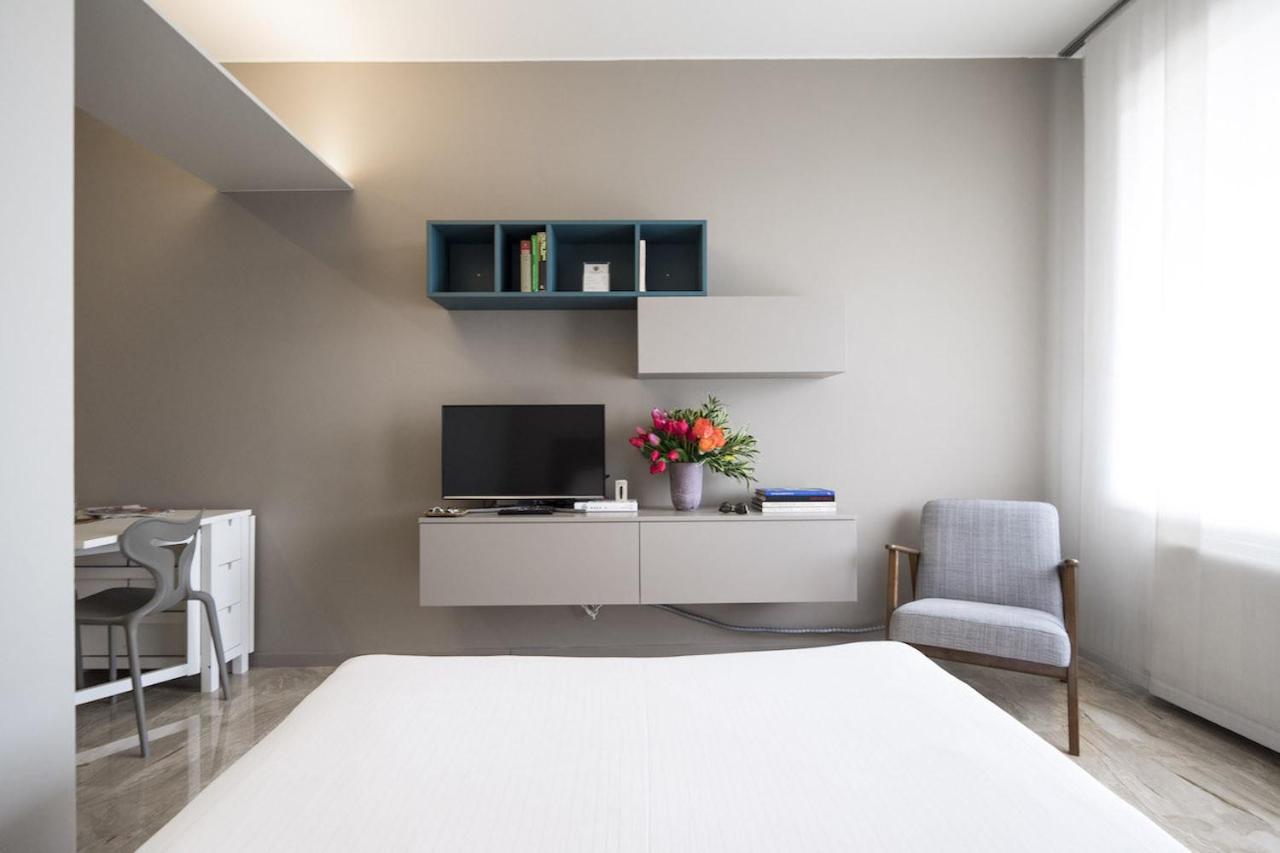 Contempora - Elvezia 8 - E14 Milan