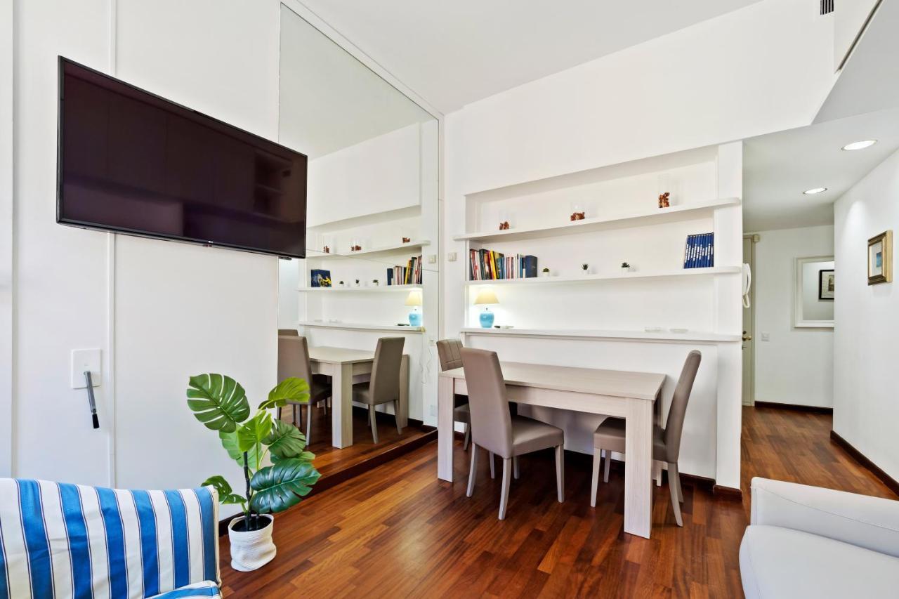 Apartment Rentopolis Piazza San Marco 1 Milan