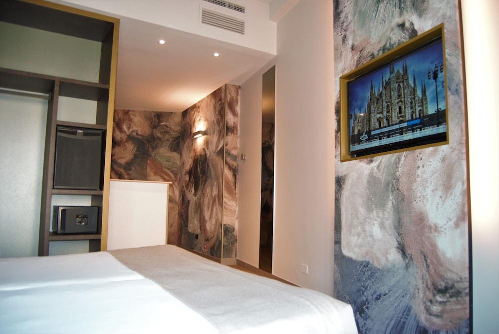 Mokinba King Milano