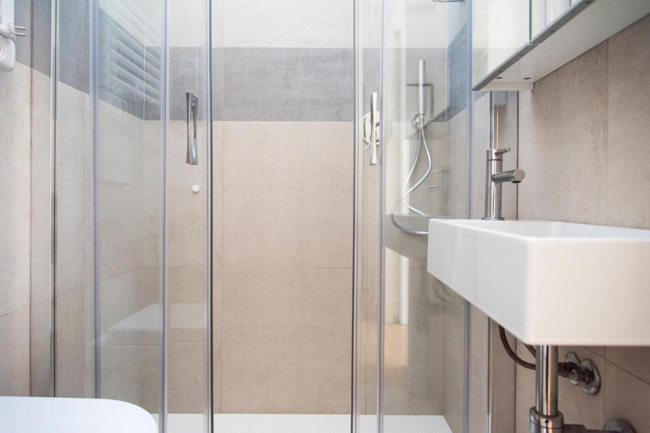 Modern 1 Bedroom Flat Metro Stop Apartment Milan