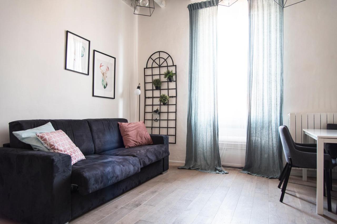 Apartment Youhosty - Correggio 12 Milan