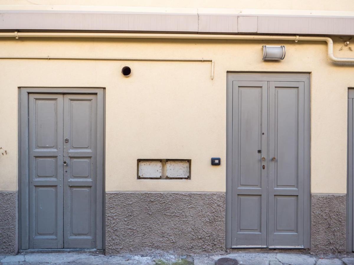 The Rent - Studio Nearby Sant'agostino Metro Apartment Milan