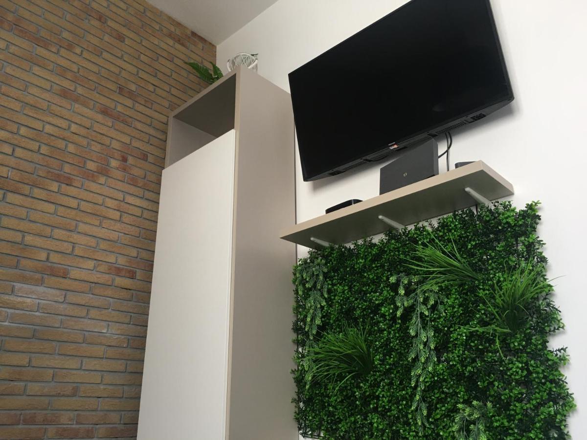 Charming Elise- Close To Station Apartment