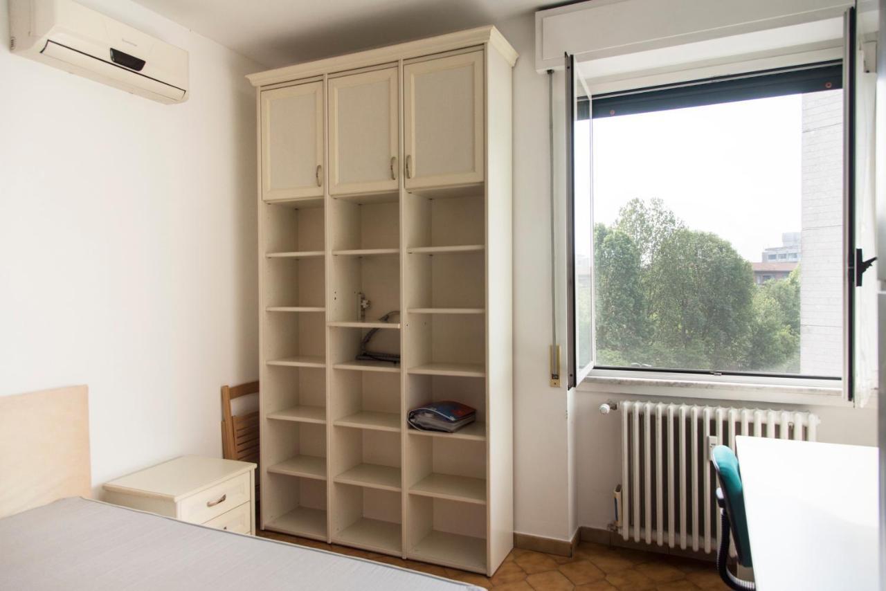 Light & Cozy Flat Near Navigli, Iulm, Bocconi Apartment
