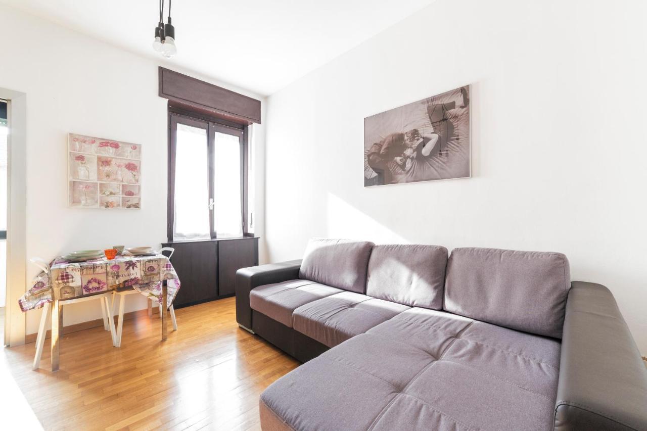 Apartment Red Subway X4 *