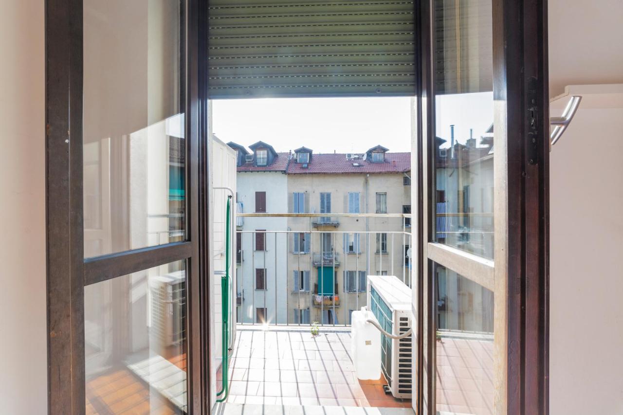 Red Subway X4 Apartment Milan