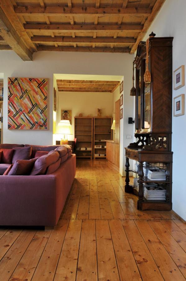 Splendid Housing Apartment