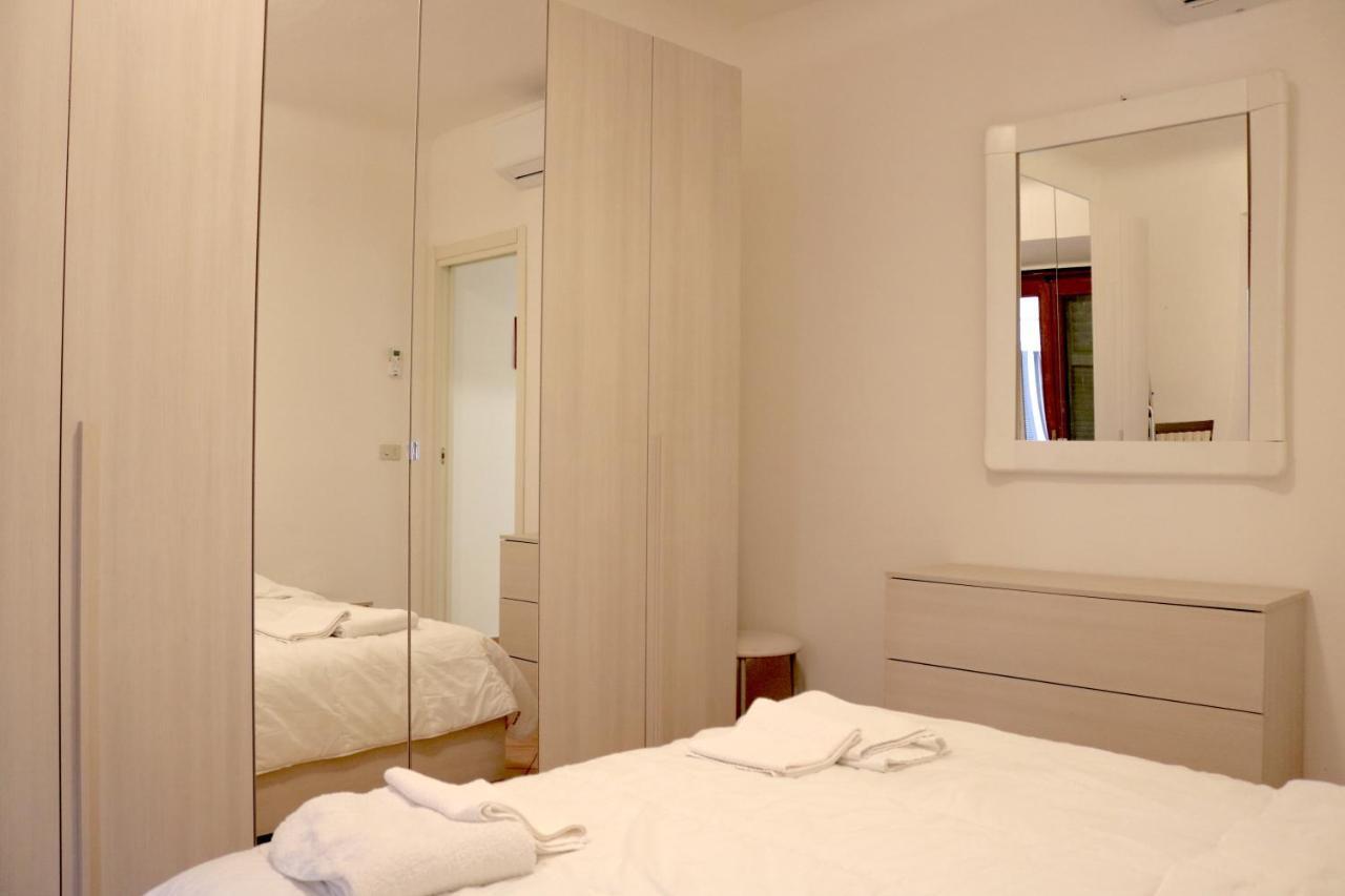 Via Custodi - Navigli House Selection Apartment Milan