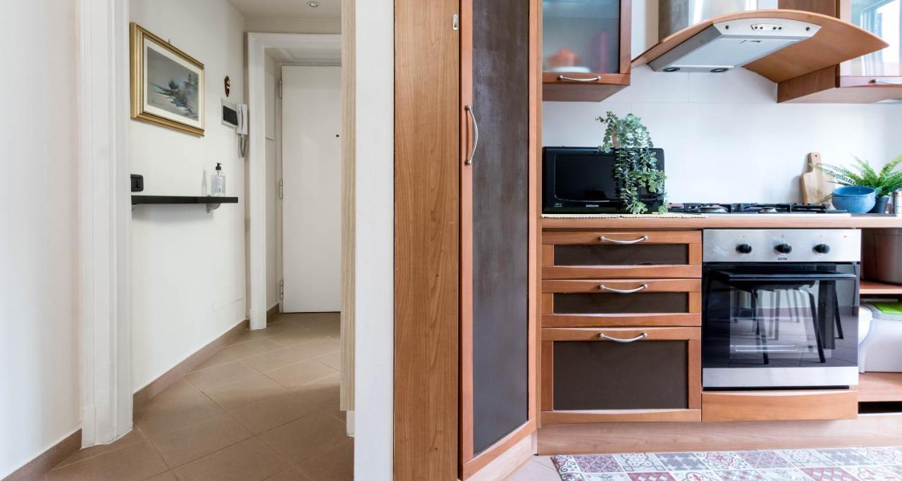 Joivy Elegant 1-br Flat Next To Centrale Apartment *
