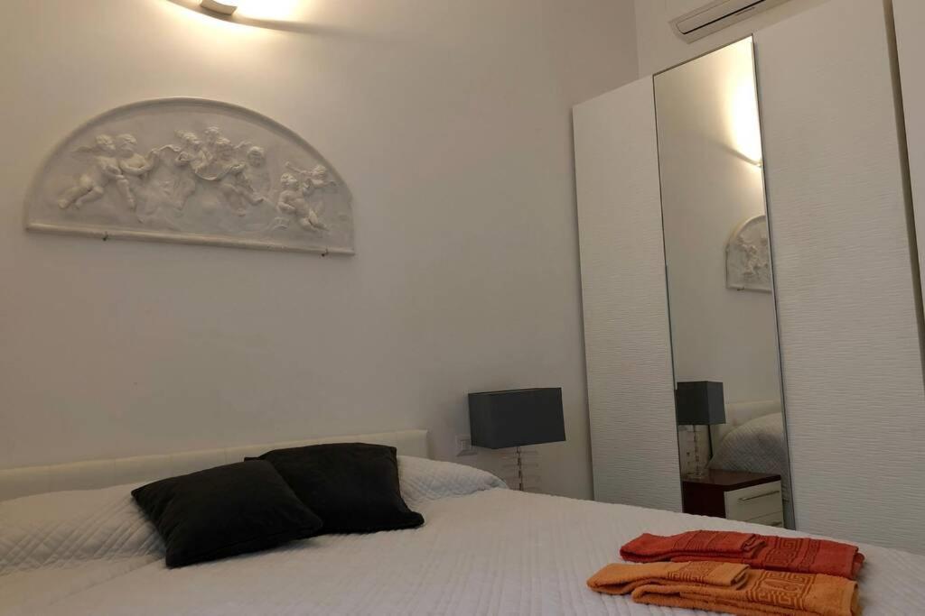 Apartment Casa Alberto Da Giussano, Elegante Bilocale In Centro Con Balcone Sul Parco Milan