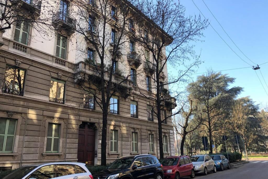 Apartment Casa Alberto Da Giussano, Elegante Bilocale In Centro Con Balcone Sul Parco Milan