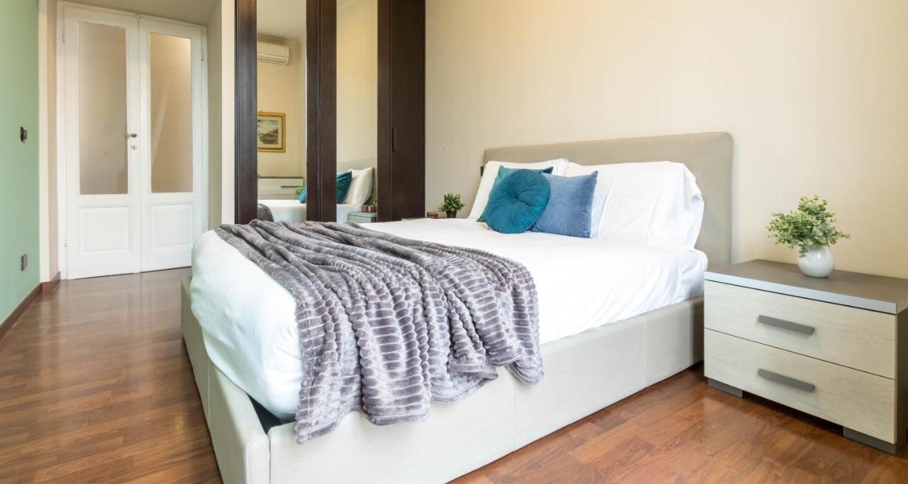 Joivy Elegant 1-br Flat Next To Centrale Apartment *