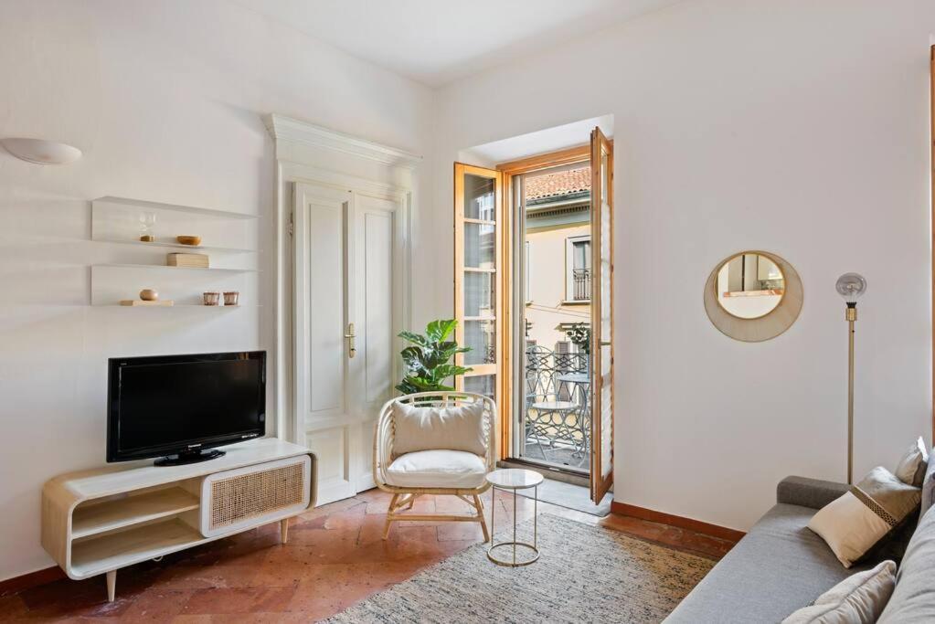 Apartment Feelings Of Peace And Comfort Near Duomo Milan