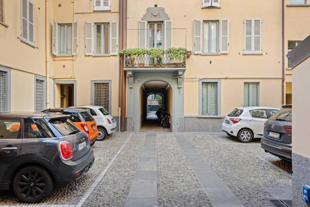 Apartment Feelings Of Peace And Comfort Near Duomo Milan