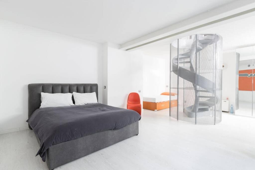 Unique 4 Storey House On Naviglio 4bd, 4bt Milan