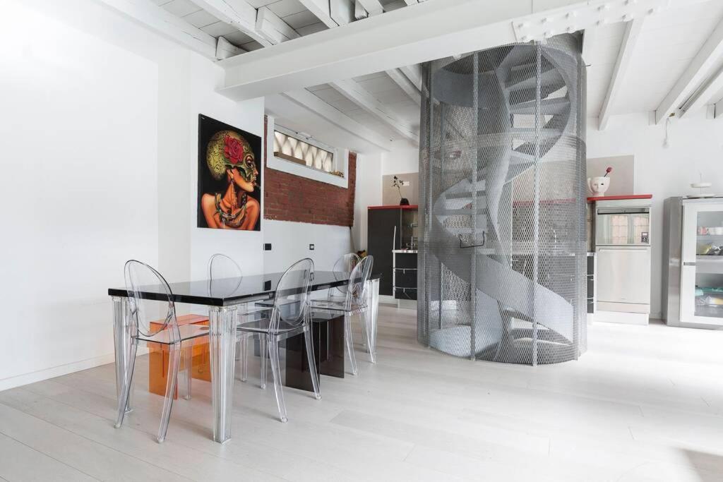 Unique 4 Storey House On Naviglio 4bd, 4bt Apartment