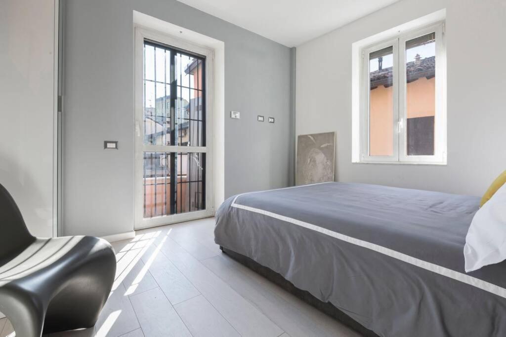 Unique 4 Storey House On Naviglio 4bd, 4bt