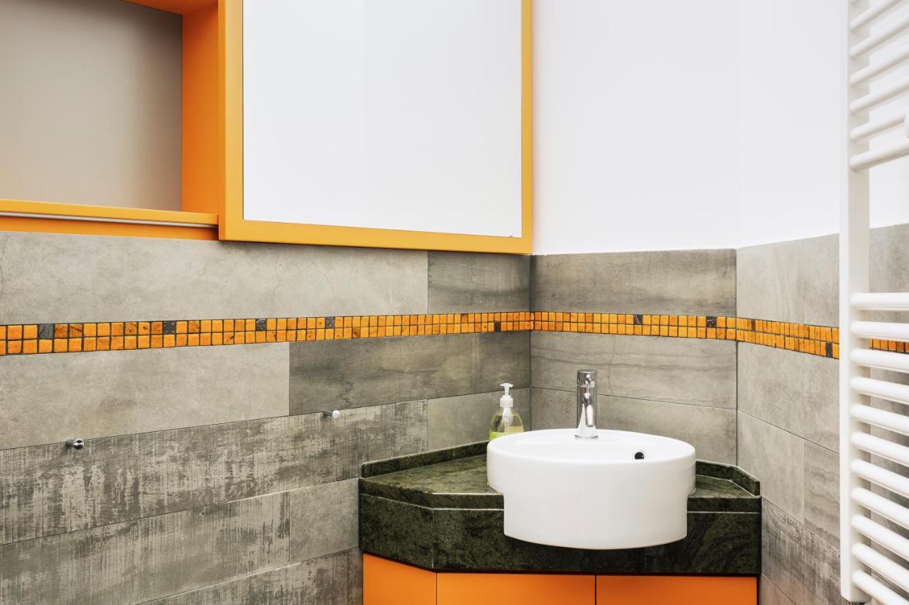 A Retreat In The Heart Of I Via Sapeto * Milan