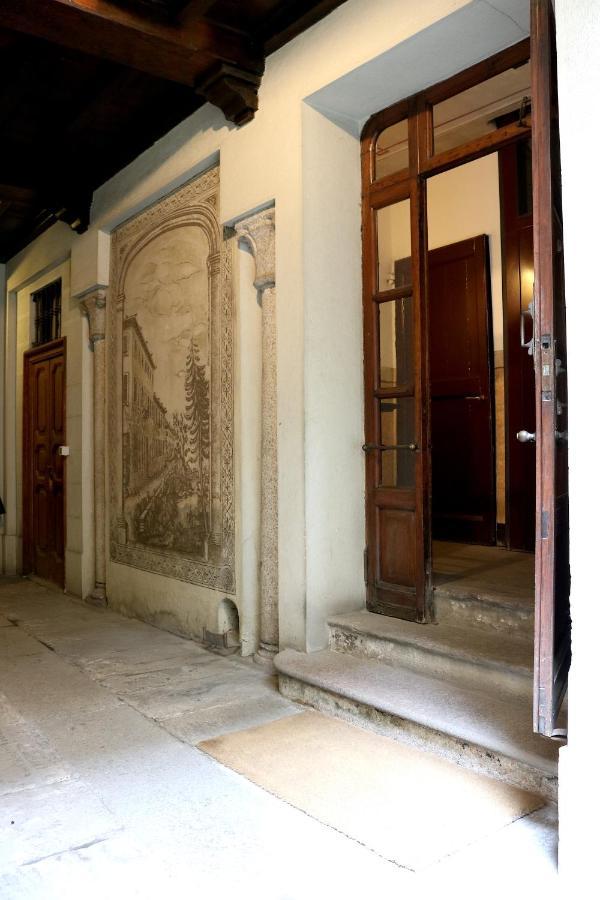 Historical Center Montenapoleone Loft Apartamento *