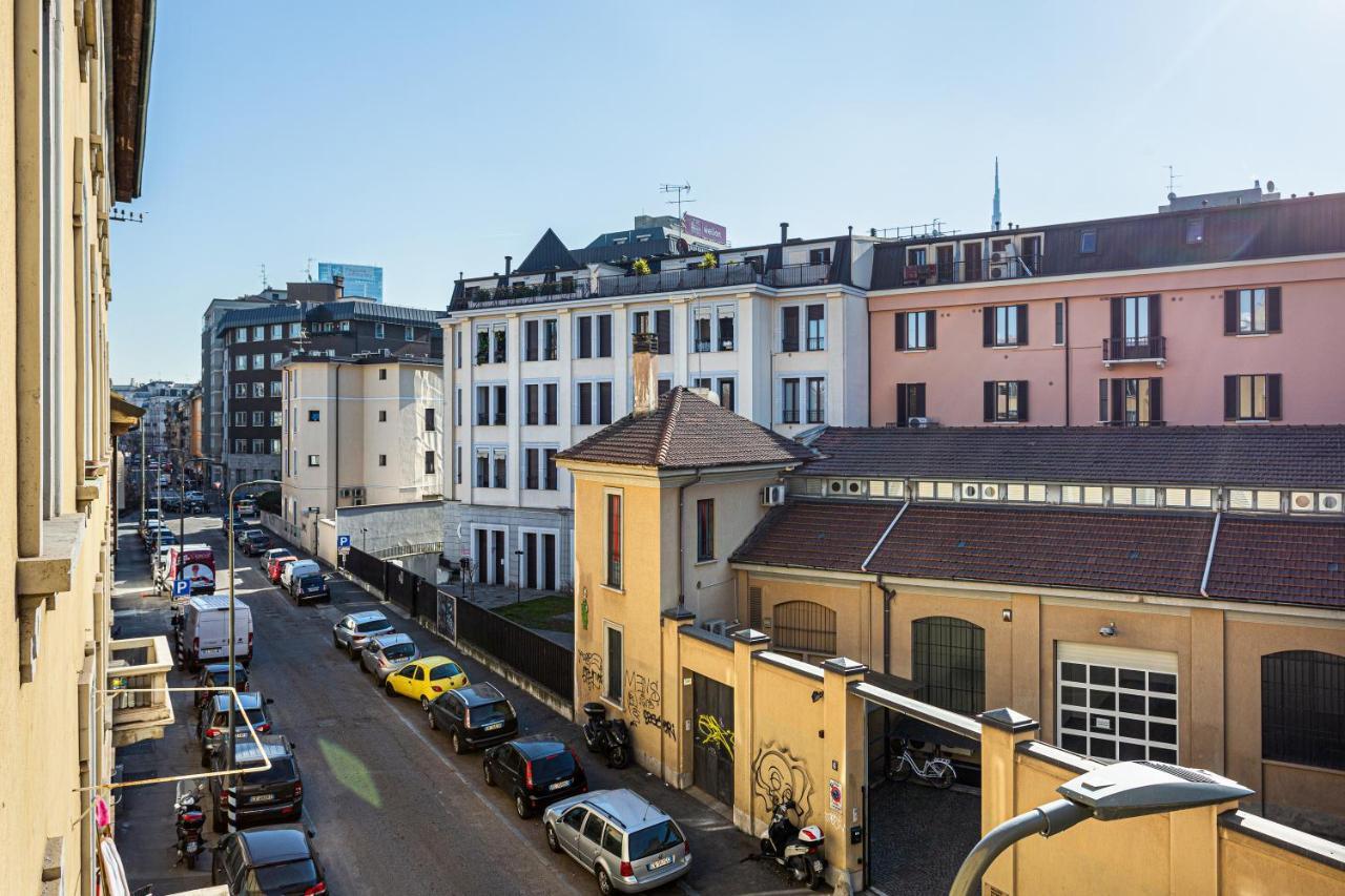 A Yellow Touch - Modern In Isola * Milan