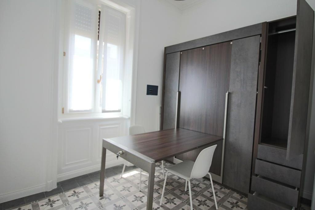 Lacaralele1 Apartamento Milão