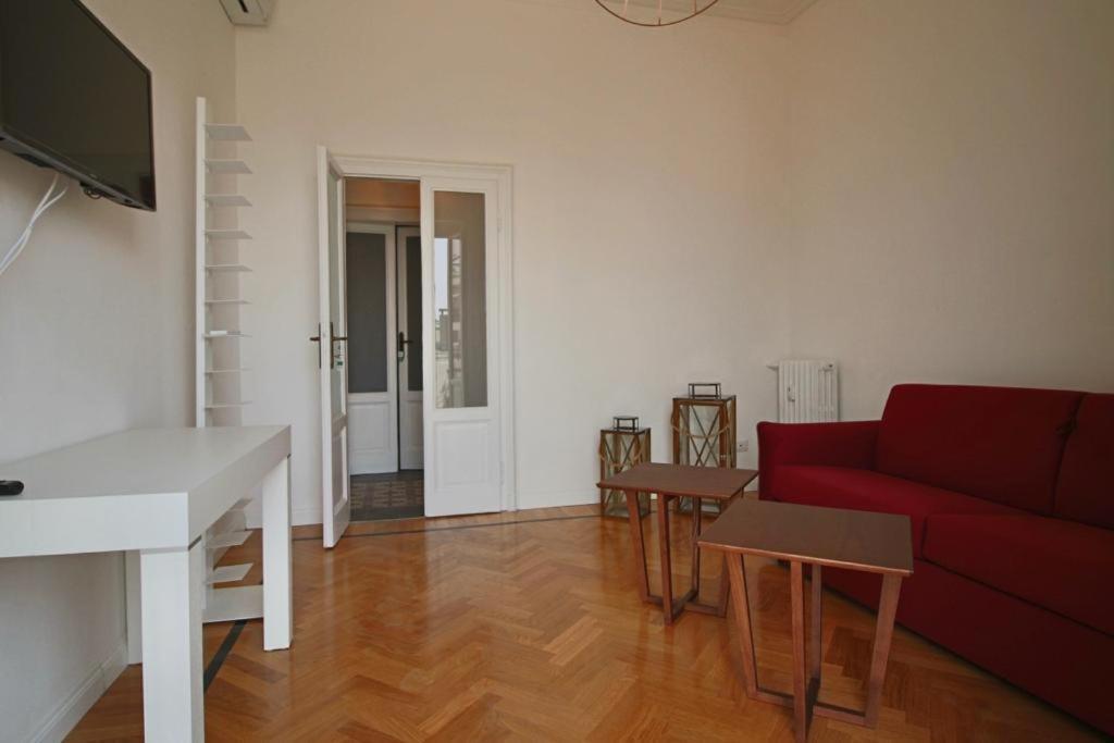 Lacaralele1 Apartamento Milão