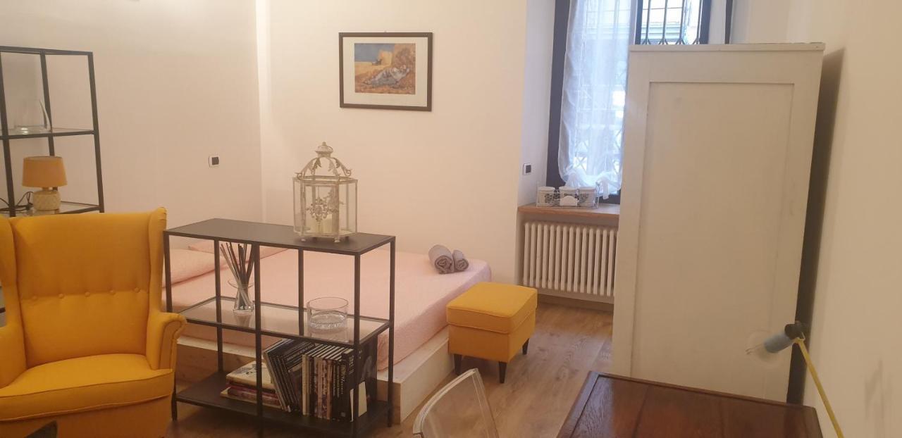 Isola Dal Verme Flat Apartment