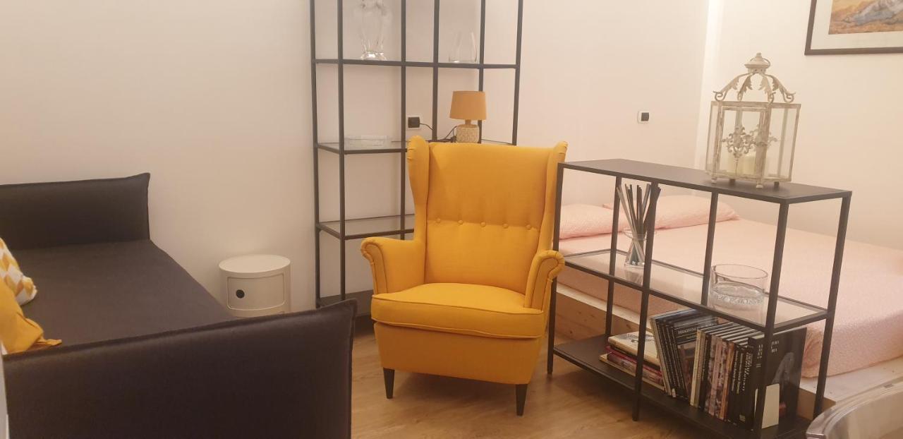 Isola Dal Verme Flat Apartment