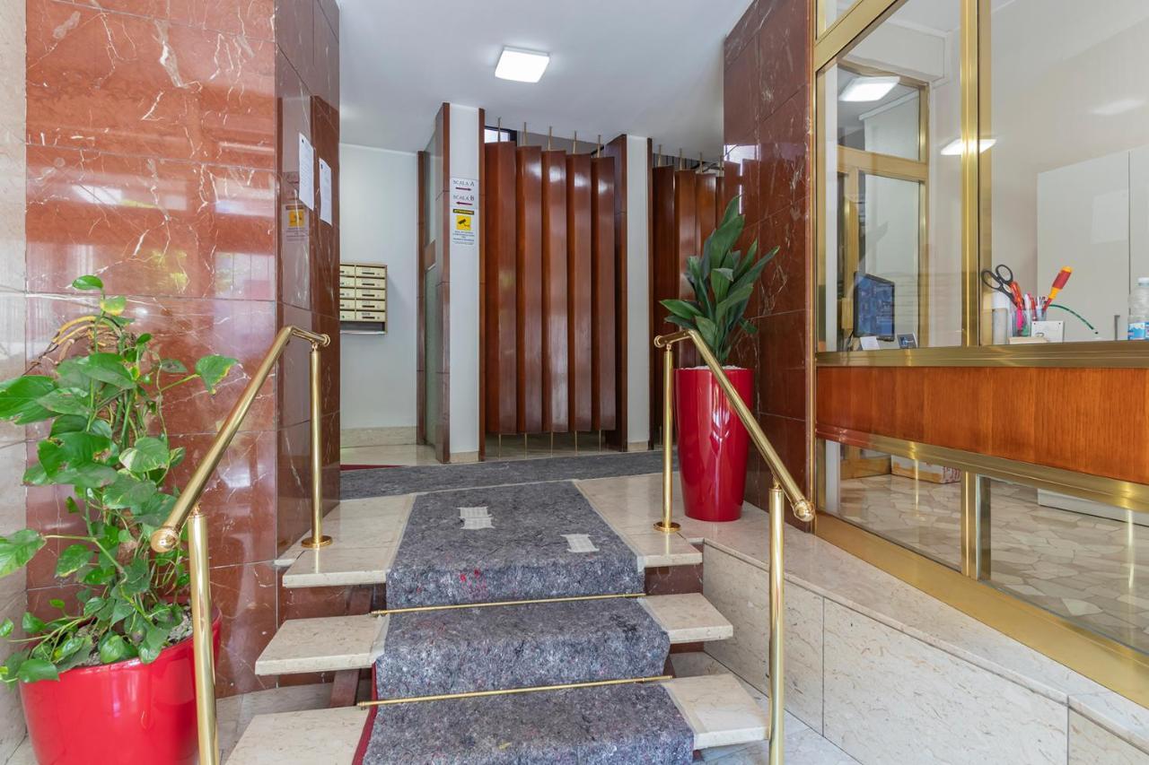 Altido Trendy Flat With Balcony, Easy Access To Centre