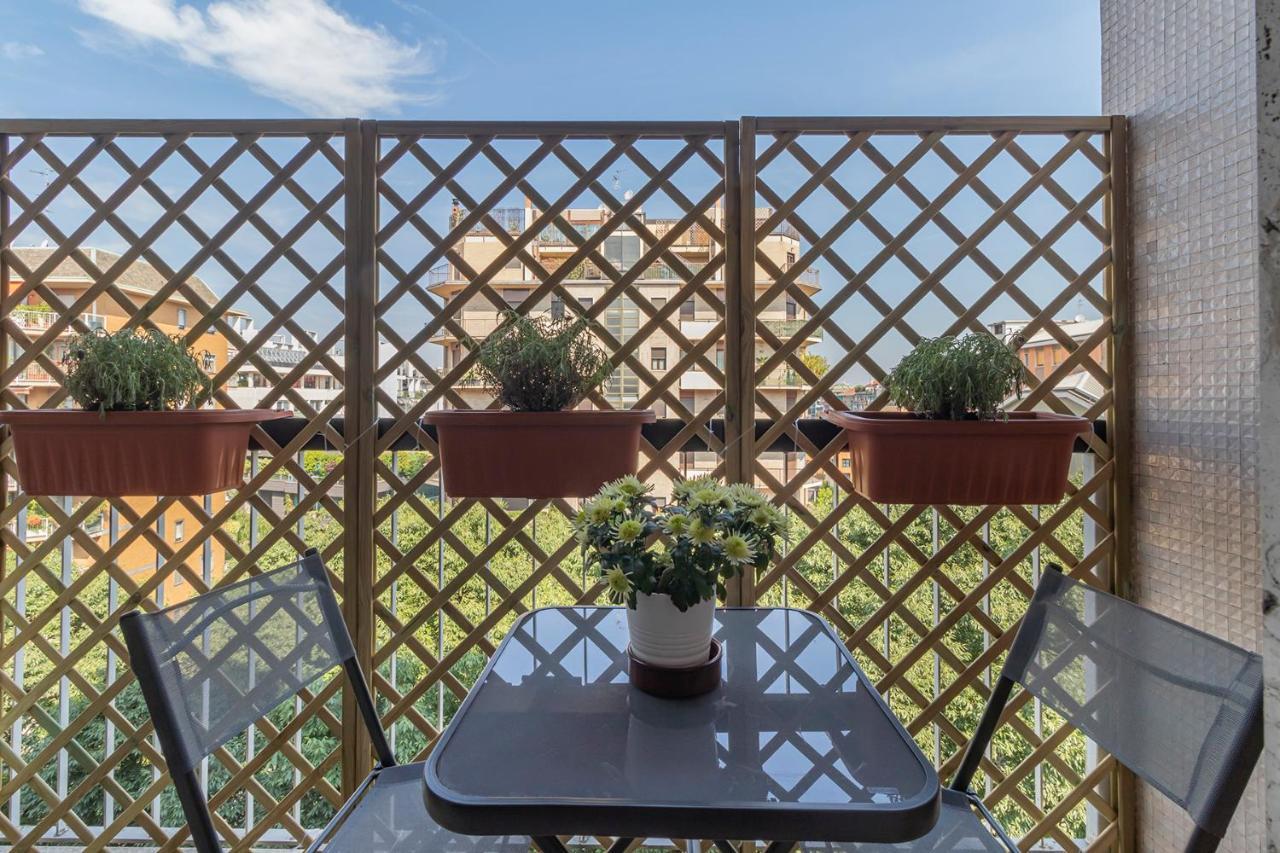 Altido Trendy Flat With Balcony, Easy Access To Centre