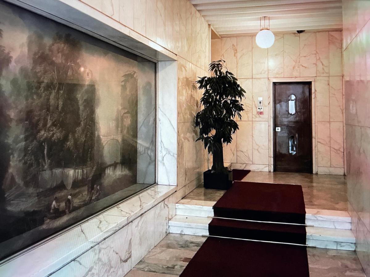 Apartment Montenapoleone Luxury Flat Milan