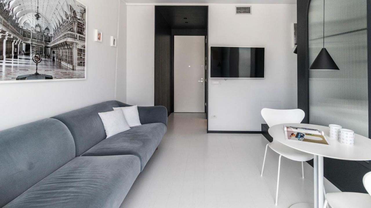 Italianway - Poma 61 B * Milan
