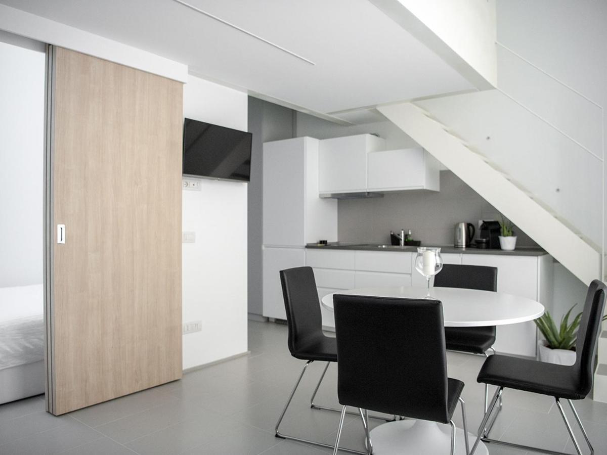 Brand New Ortiquattro * Milan