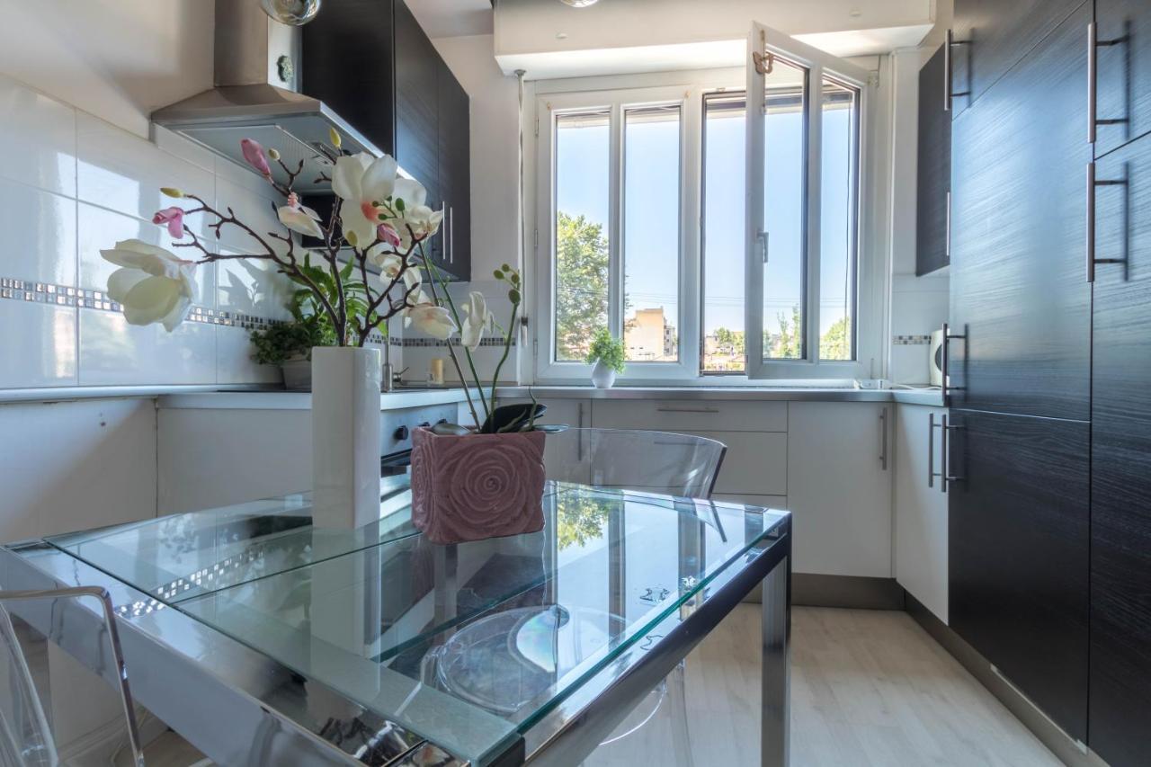 Apartment Altido Spacious 1 Bedroom For 3 In *