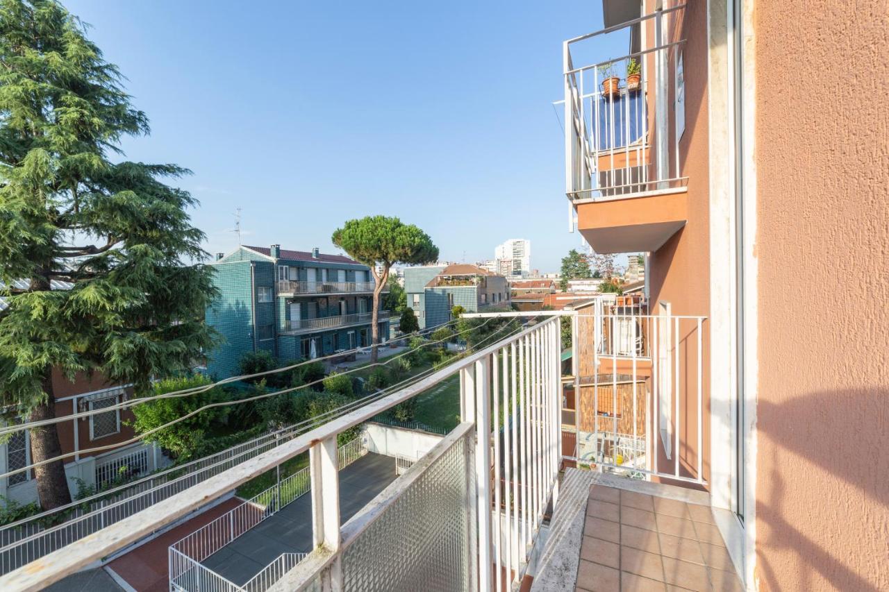 Precotto Comfortable Flat With Balcony Milão
