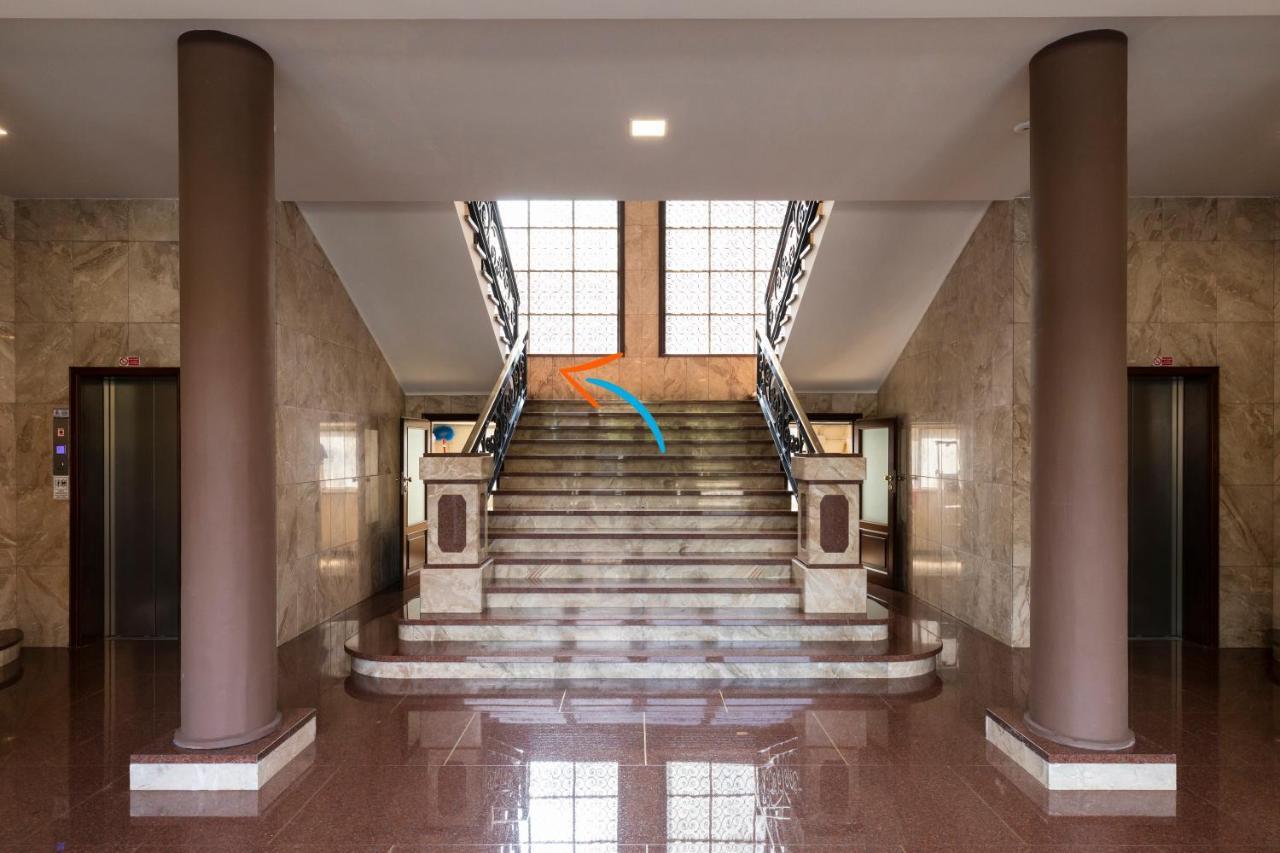 West - Modern And Comfortable