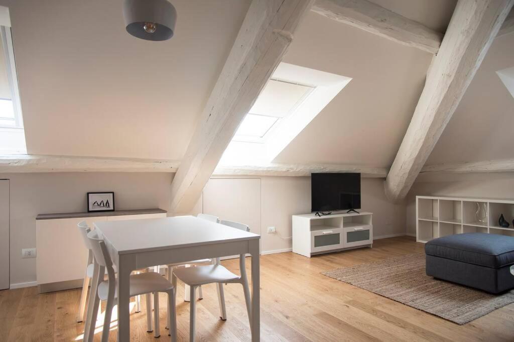 Breathtaking Castle View Youhosty - Quintino Sella Apartment *