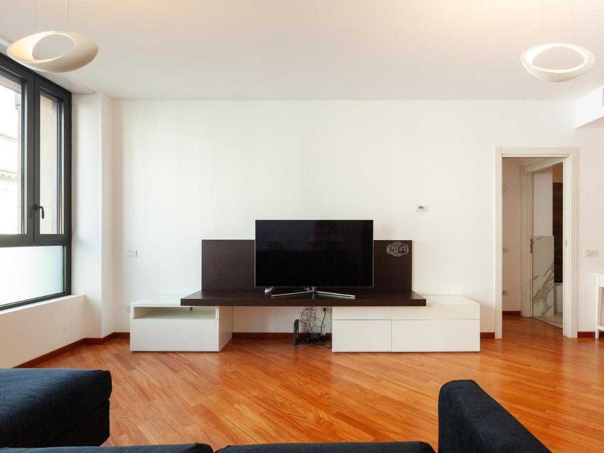 Easyhomes-madonnina View Apartment Milan