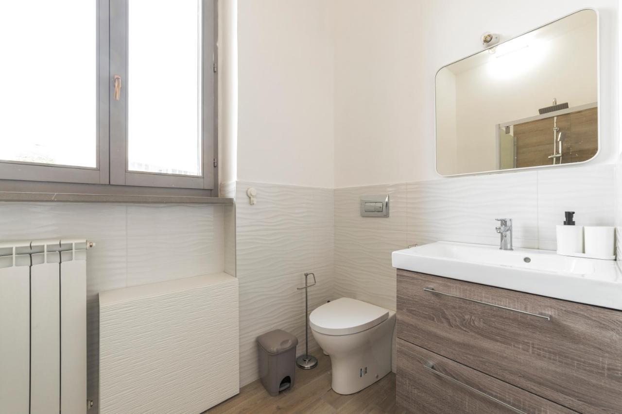 Maciachini Renovated Studio! Apartment