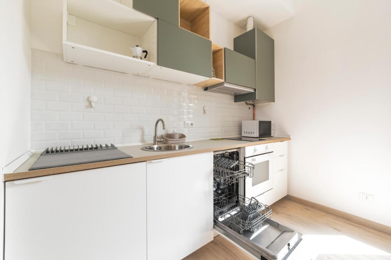 Maciachini Renovated Studio! Milan