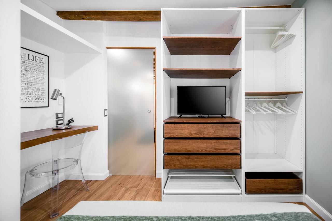 Elegant In Center Apartment Milan