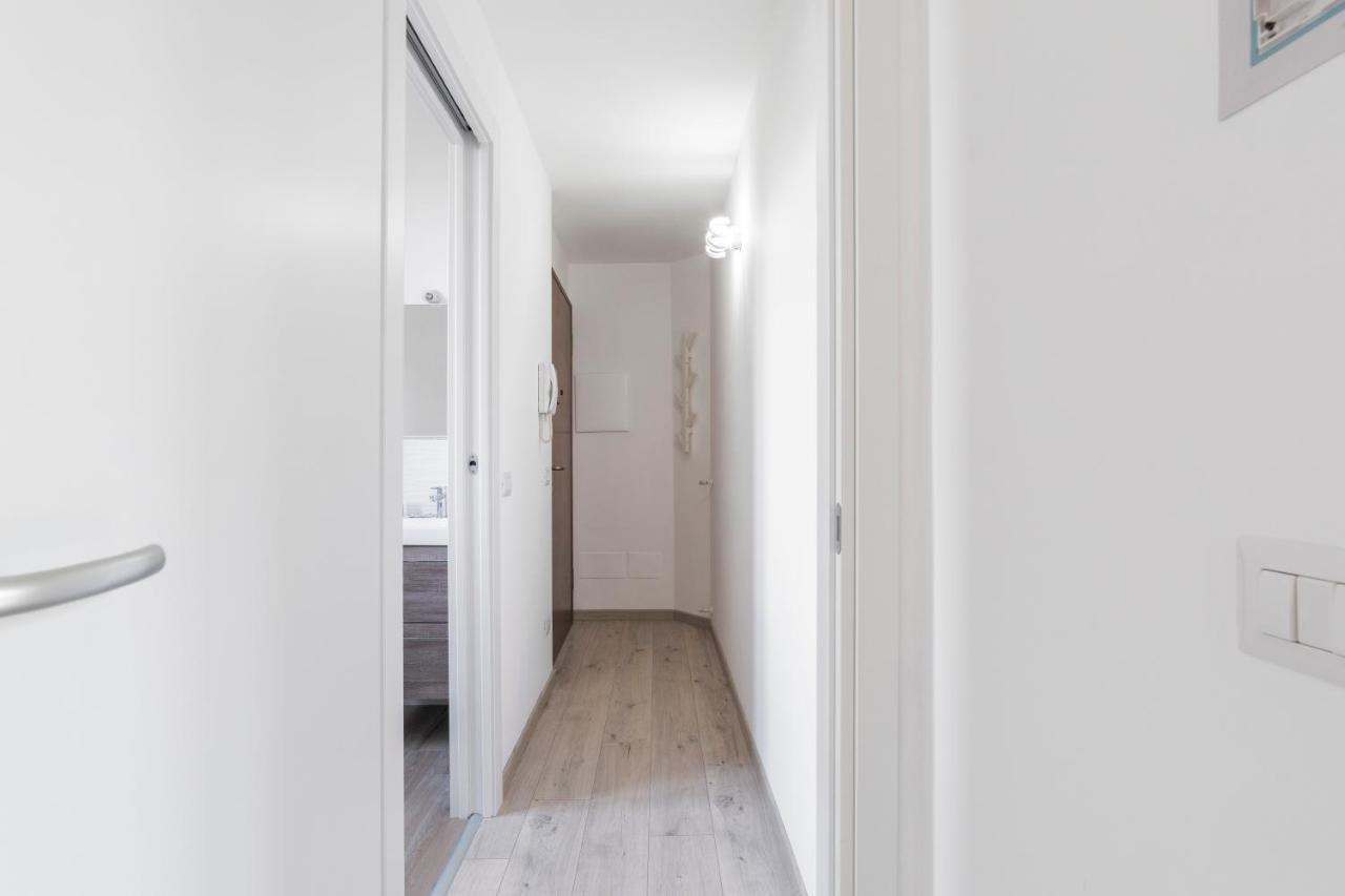 Maciachini Renovated Studio! Apartment *