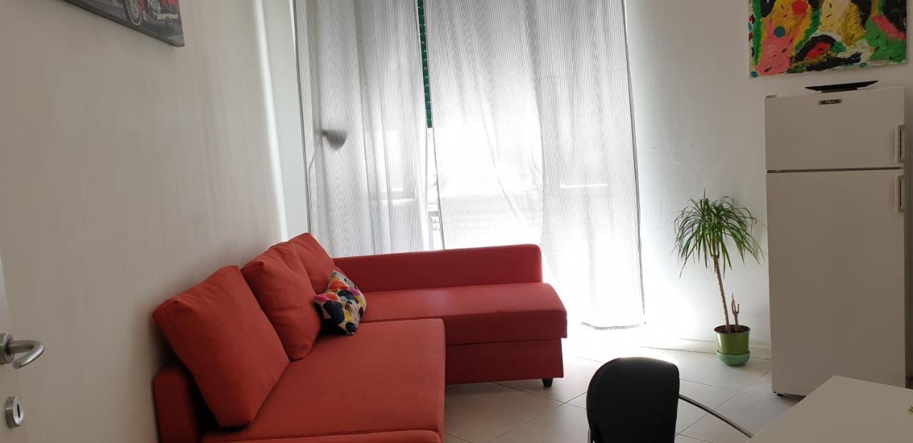 Smart Station Apartment *