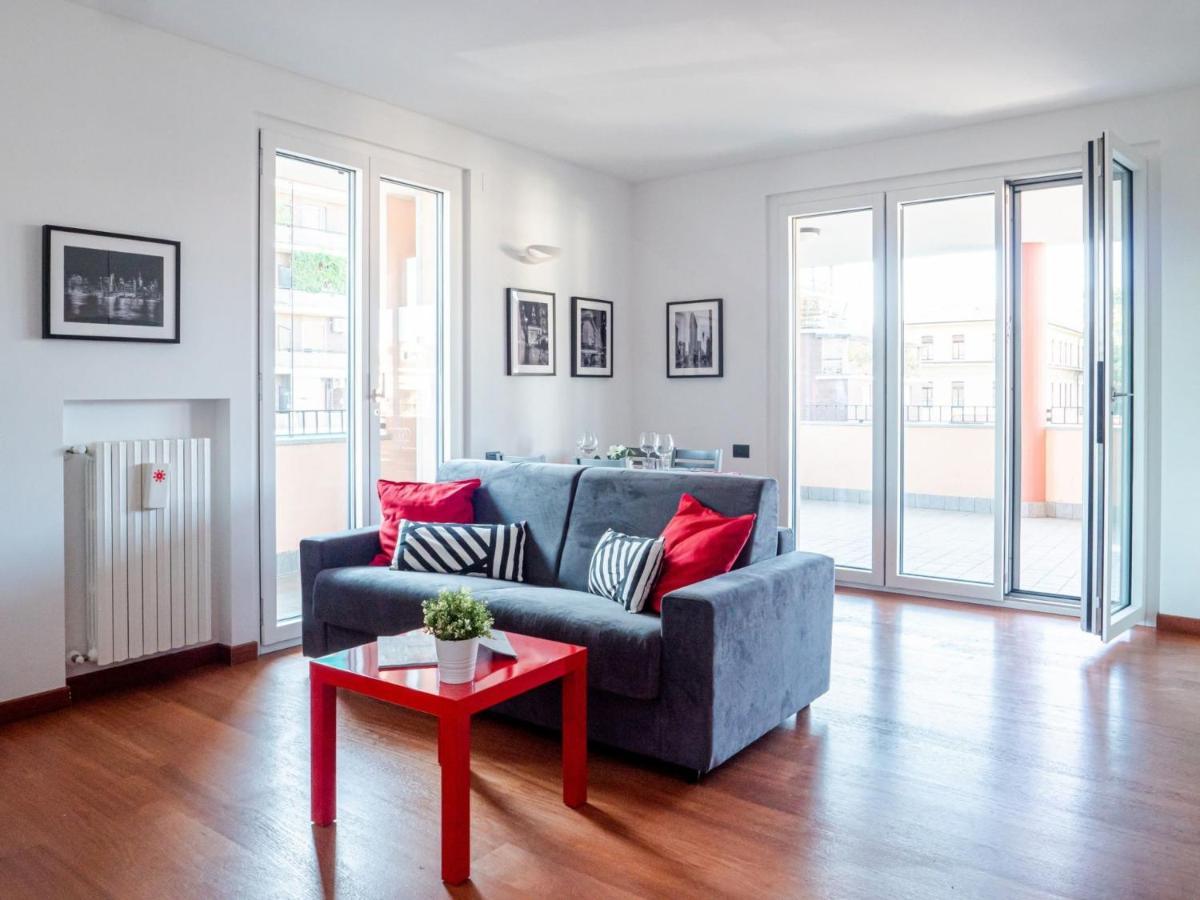 Bright One-bedroom With Terrace In Milan