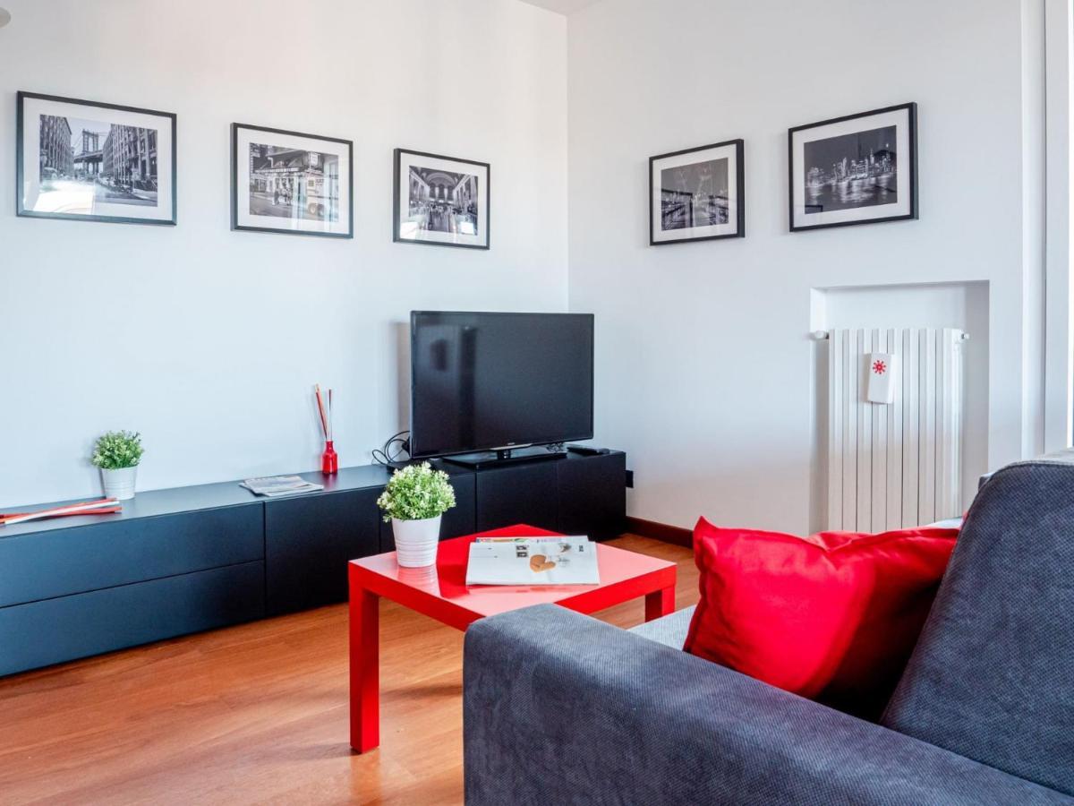 Bright One-bedroom With Terrace In Apartment Milan