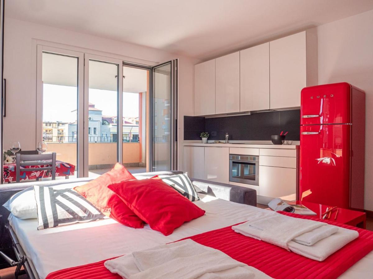 Bright One-bedroom With Terrace In