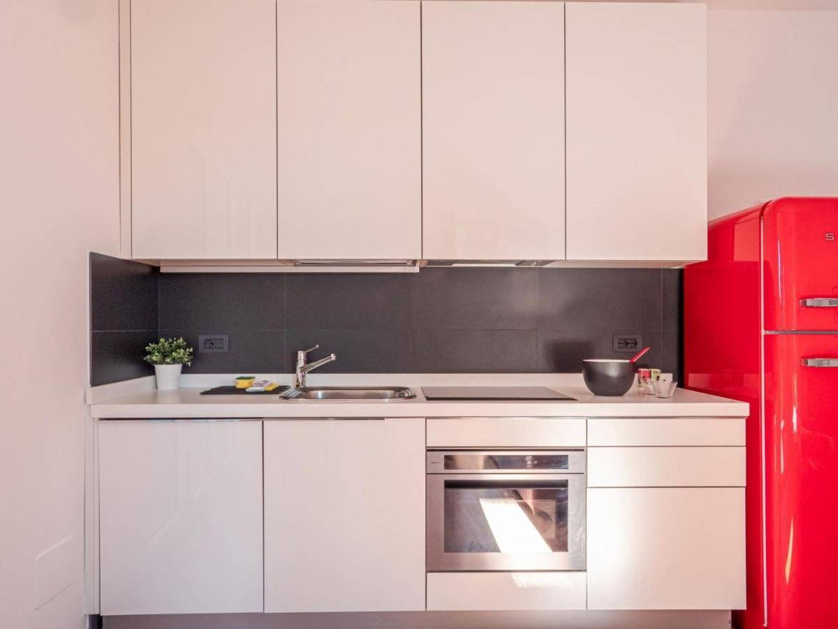 Bright One-bedroom With Terrace In Milan