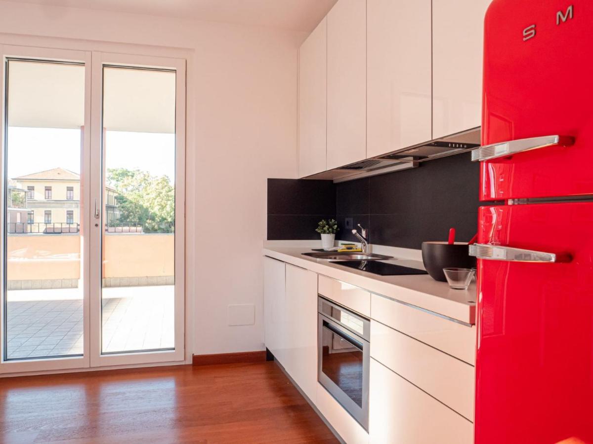 Bright One-bedroom With Terrace In Apartment