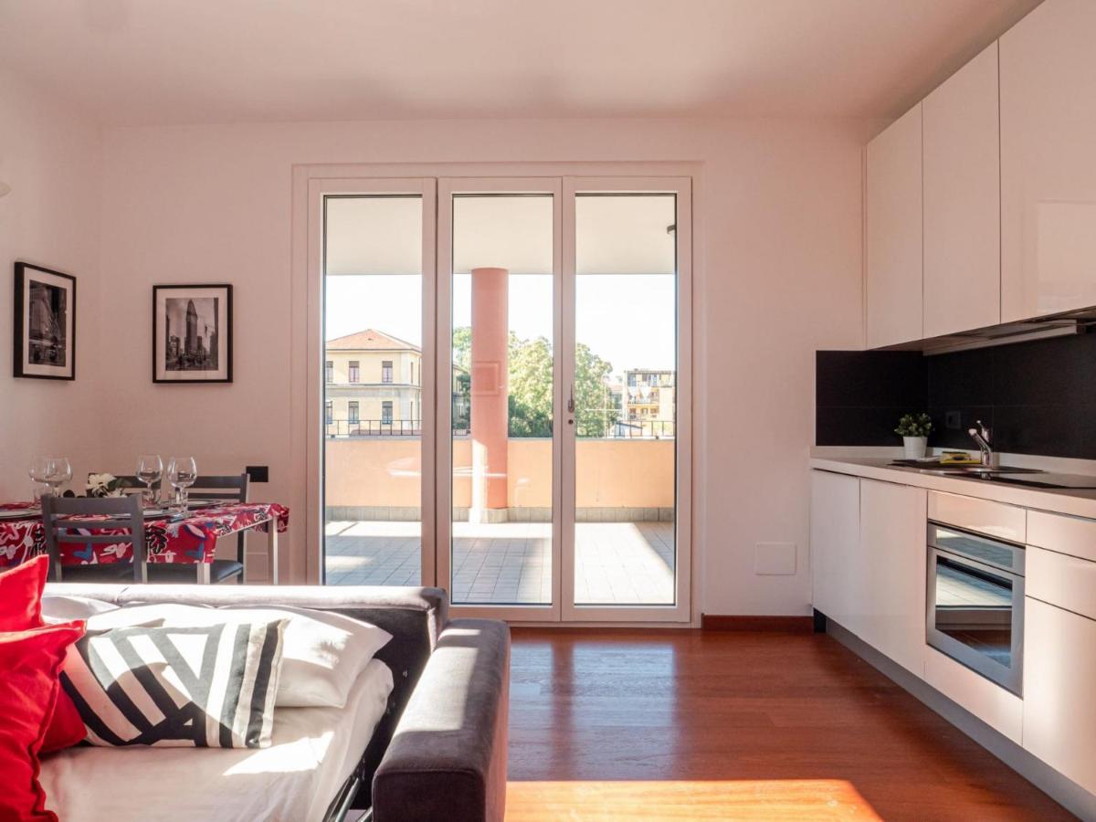 Bright One-bedroom With Terrace In Milan